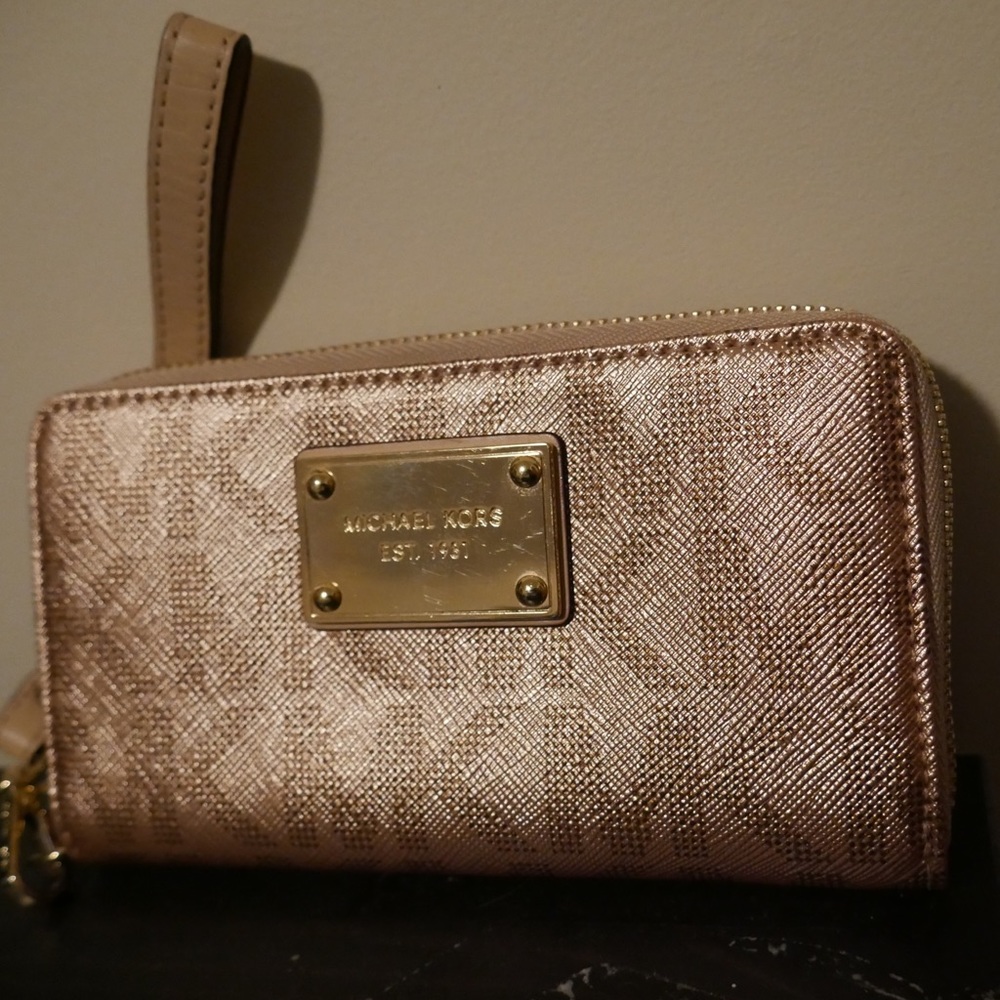 Michael Kors Rose Gold Jet Set Wristlet